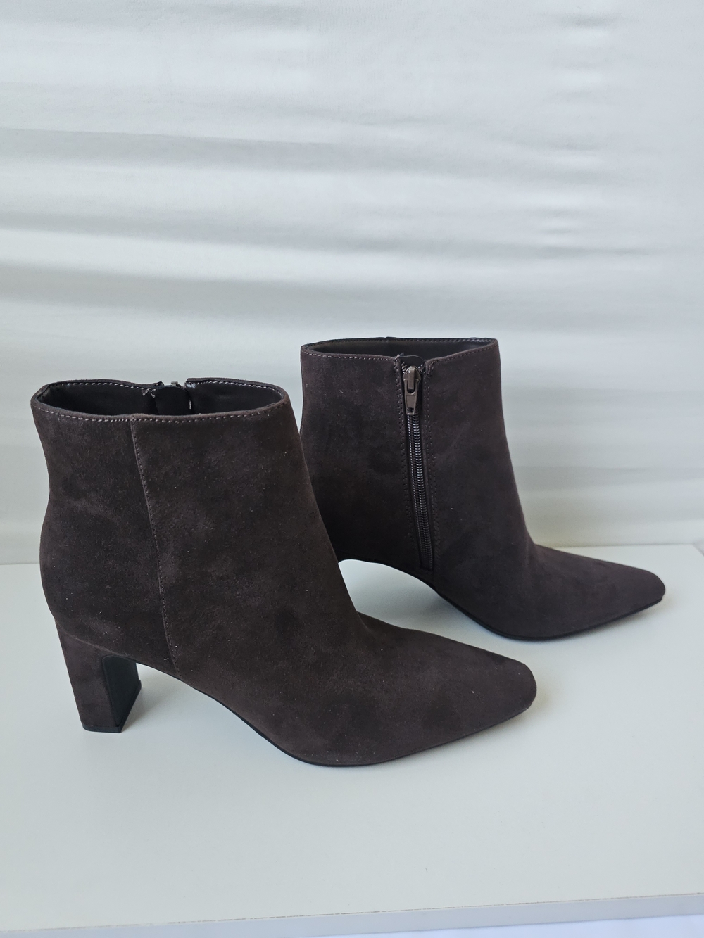 NWOT UNISA Yopie-J Brown Faux Suede Ankle Boots Heeled Booties Size 9.5M